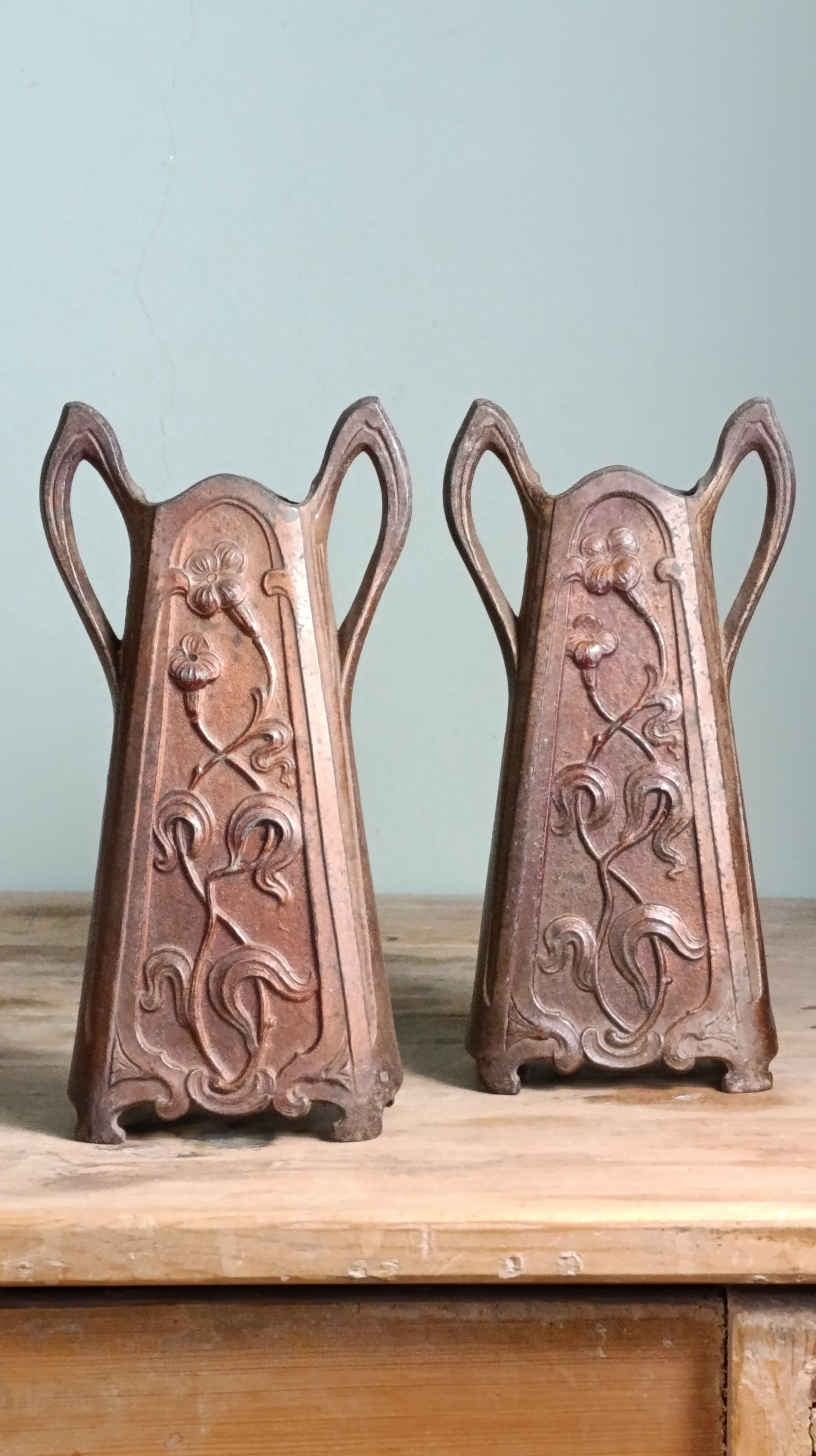 Tarro francés modernista | Metal en relieve | c.1900