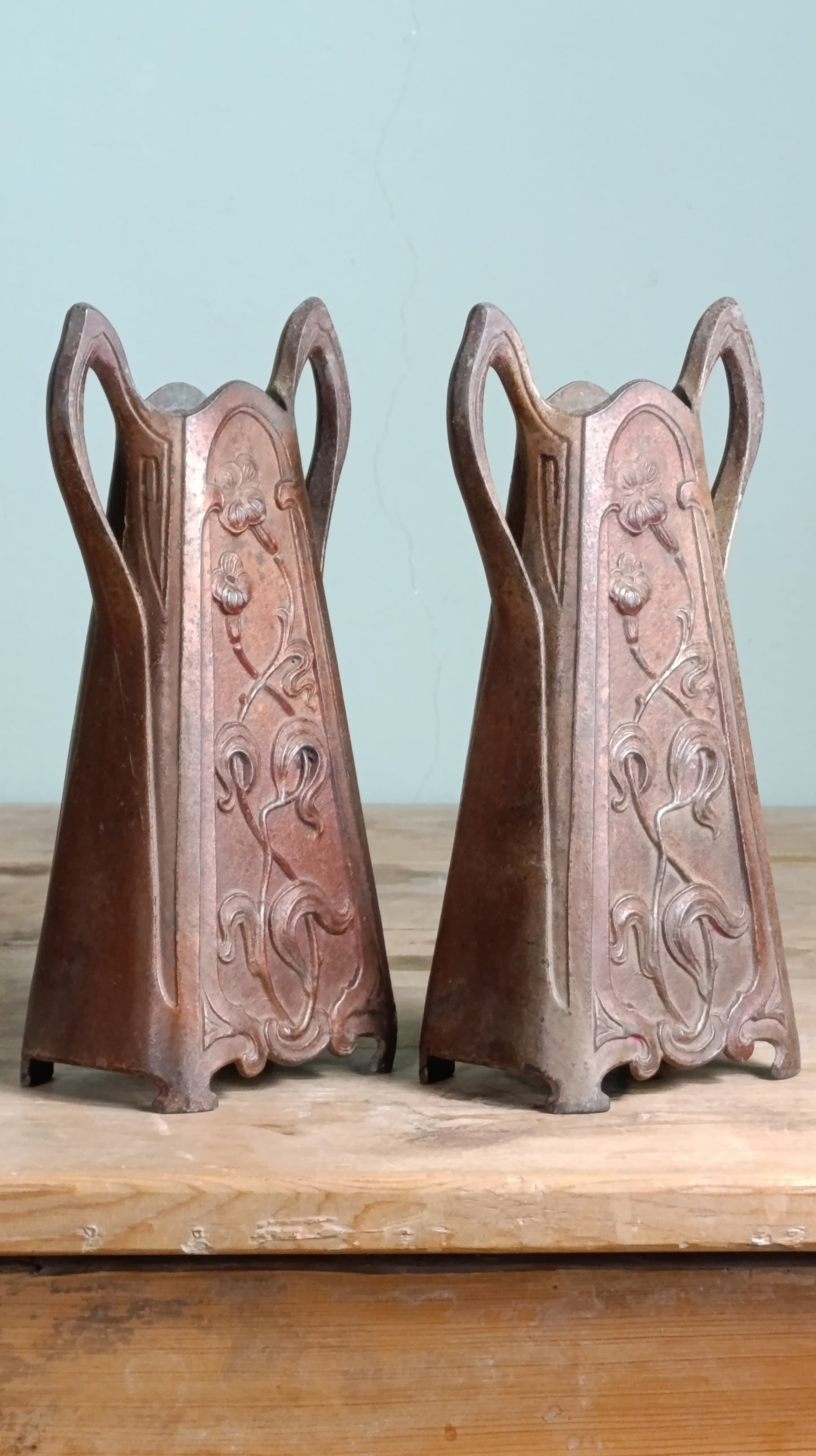 Tarro francés modernista | Metal en relieve | c.1900