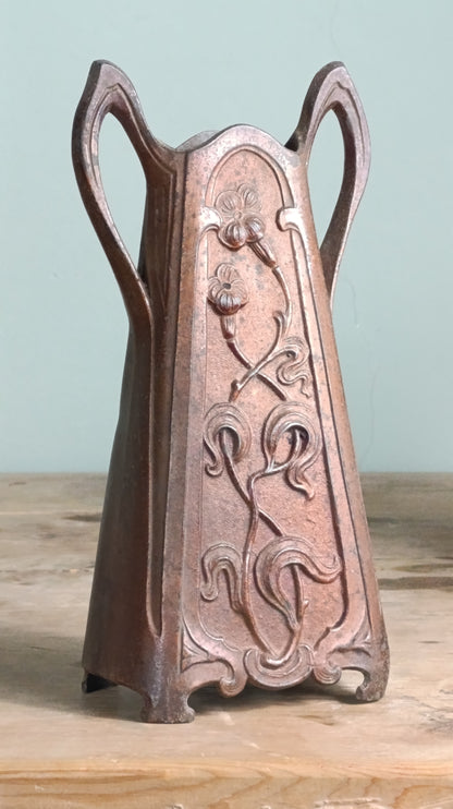 Tarro francés modernista | Metal en relieve | c.1900