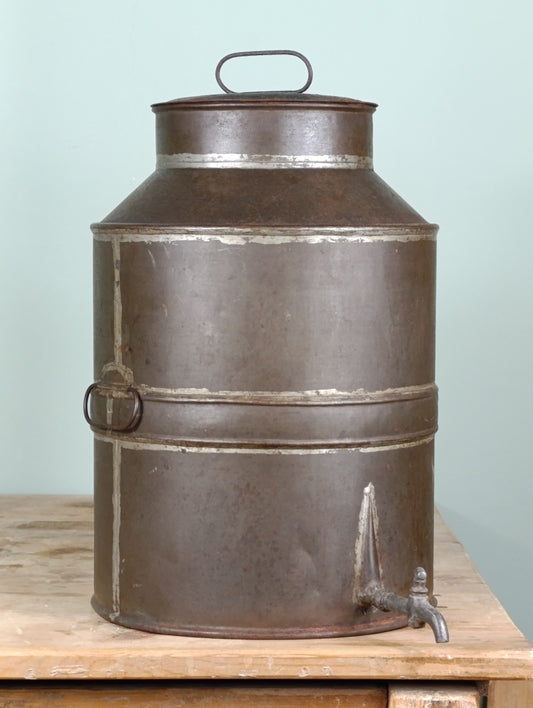 Zafra para aceite antigua de metal con grifo original | pieza vintage mediterránea