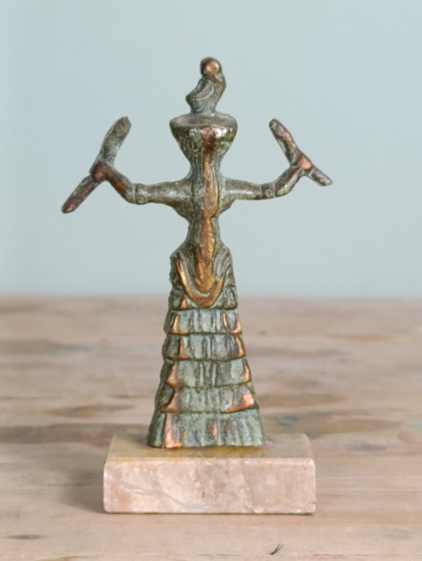 Figuras en Bronce: Diosa de las Serpientes y Zeus | Siglo XX