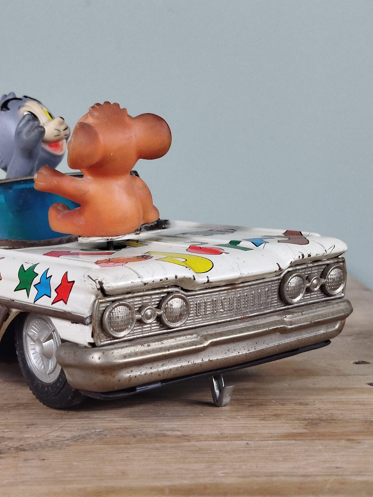 Coche de juguete Tom y Jerry marca Rico, años 60