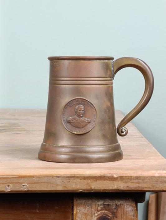Copa de cobre bronceado en honor al General Jesús González Ortega