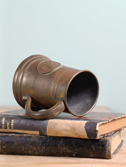 Copa de cobre bronceado en honor al General Jesús González Ortega