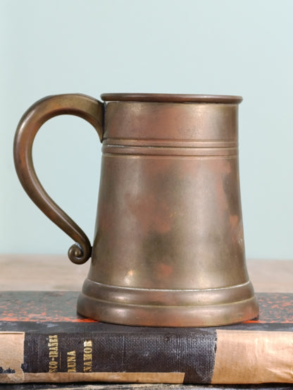 Copa de cobre bronceado en honor al General Jesús González Ortega